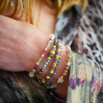 GINANDGER - ARMBAND CHIKITSA AMETHYST ODER LABRADORIT in Dianas Klosterlaedchen