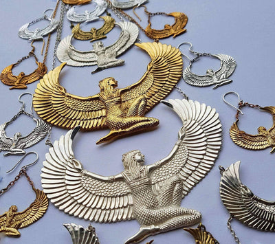 Kleine Halskette Göttin Isis | 24 Karat Gold vergoldet in Dianas Klosterlaedchen