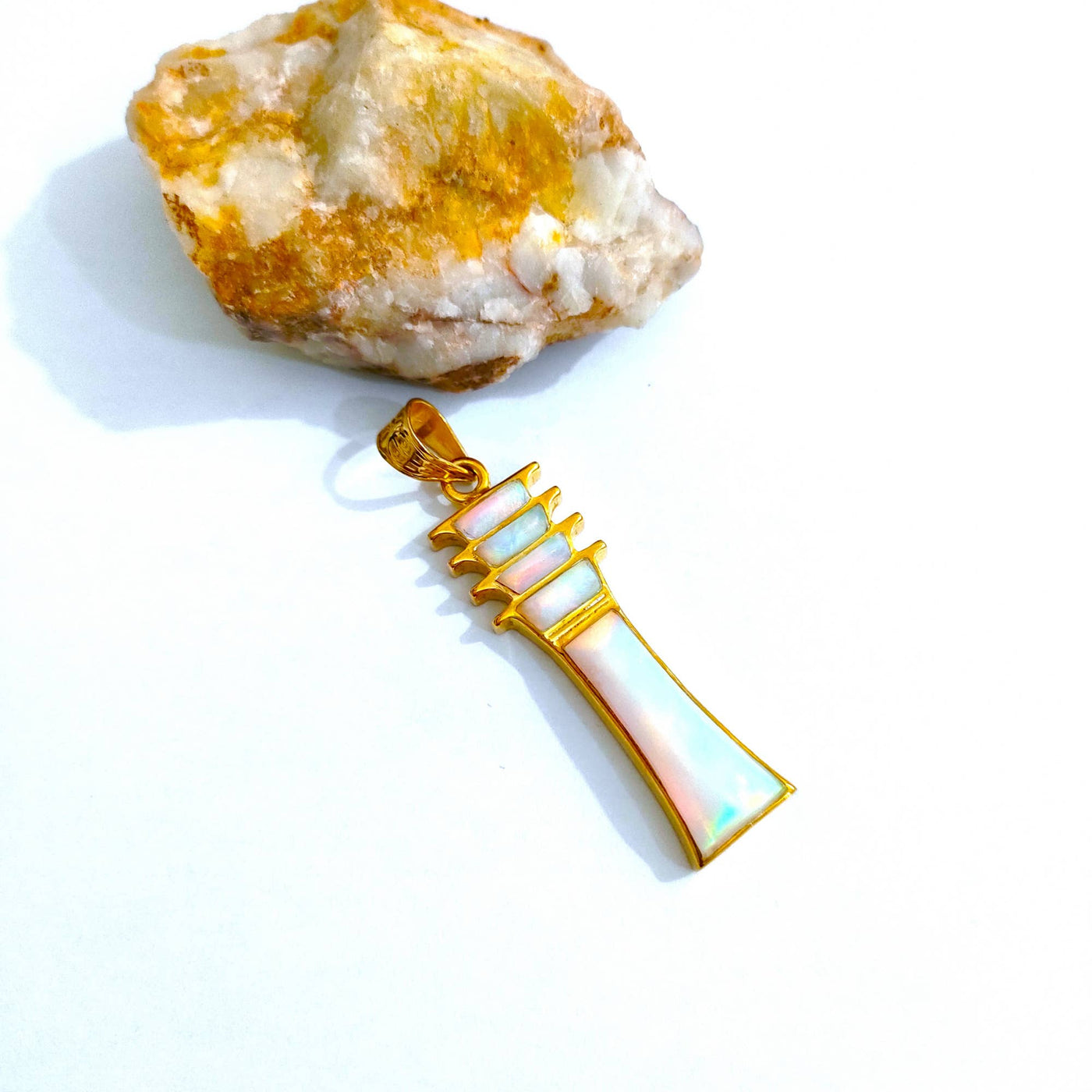 Djed-Pillar-Opal vergoldeter Anhänger