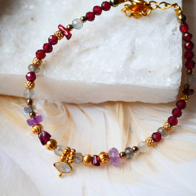GINANDGER - SANCHAR Armband - Granat, Labradorit, Amethyst in Dianas Klosterlaedchen
