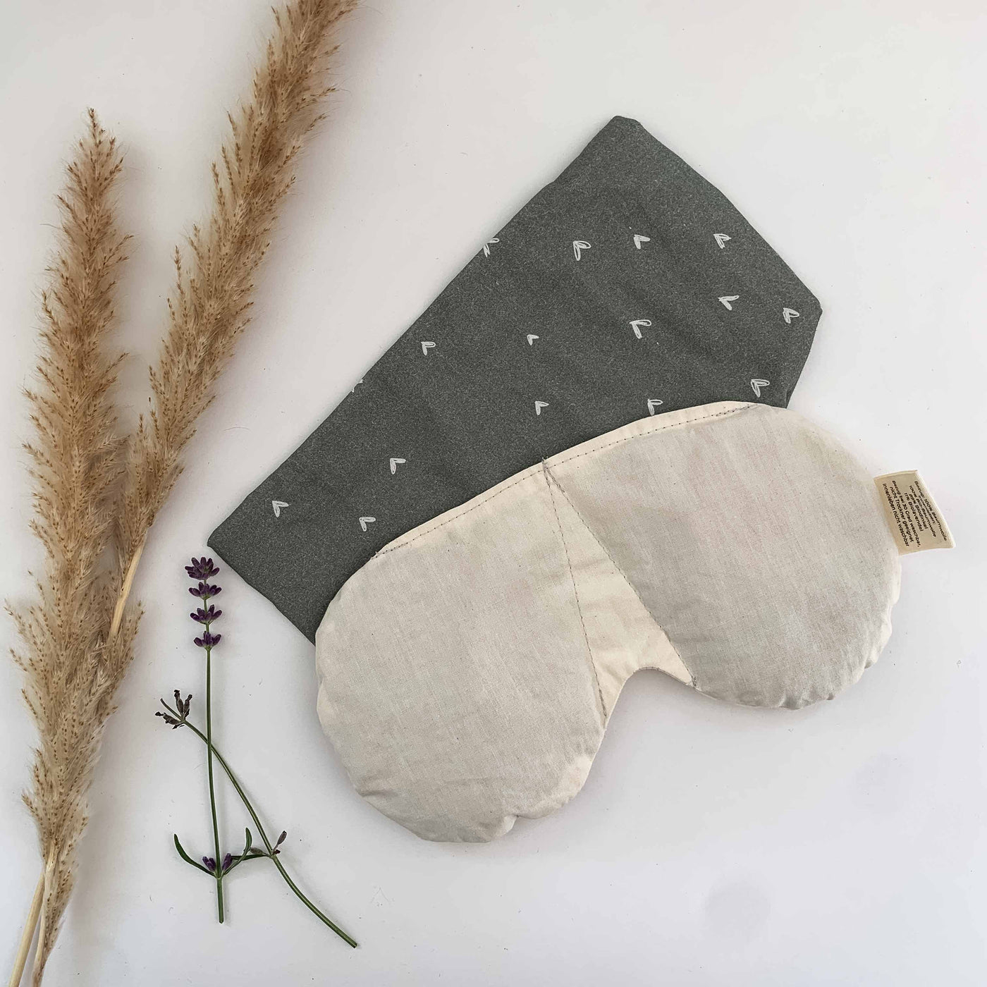 Augenkissen mit Bio-Dinkel & Bio-Lavendel Matcha Herzchen in Dianas Klosterlaedchen