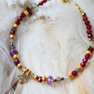 GINANDGER - SANCHAR Armband - Granat, Labradorit, Amethyst in Dianas Klosterlaedchen