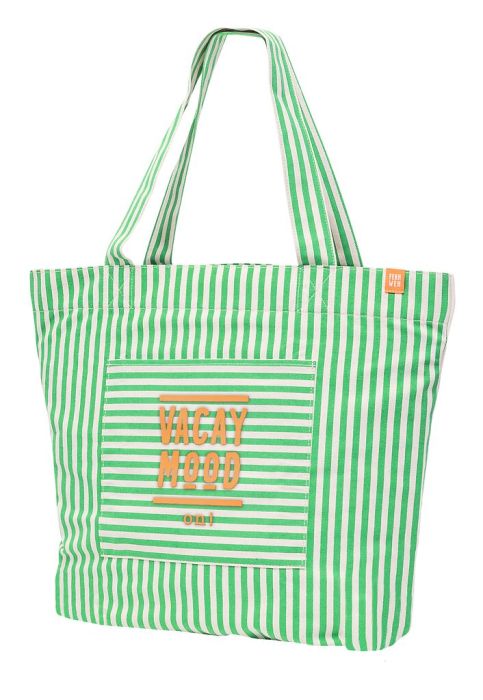 Baumwoll-Shopper in XL mit Aufdruck „Vacay Mood“, getragen über der Schulter – ideal für Strand, Reisen und Alltag im angesagten Boho-Stil.