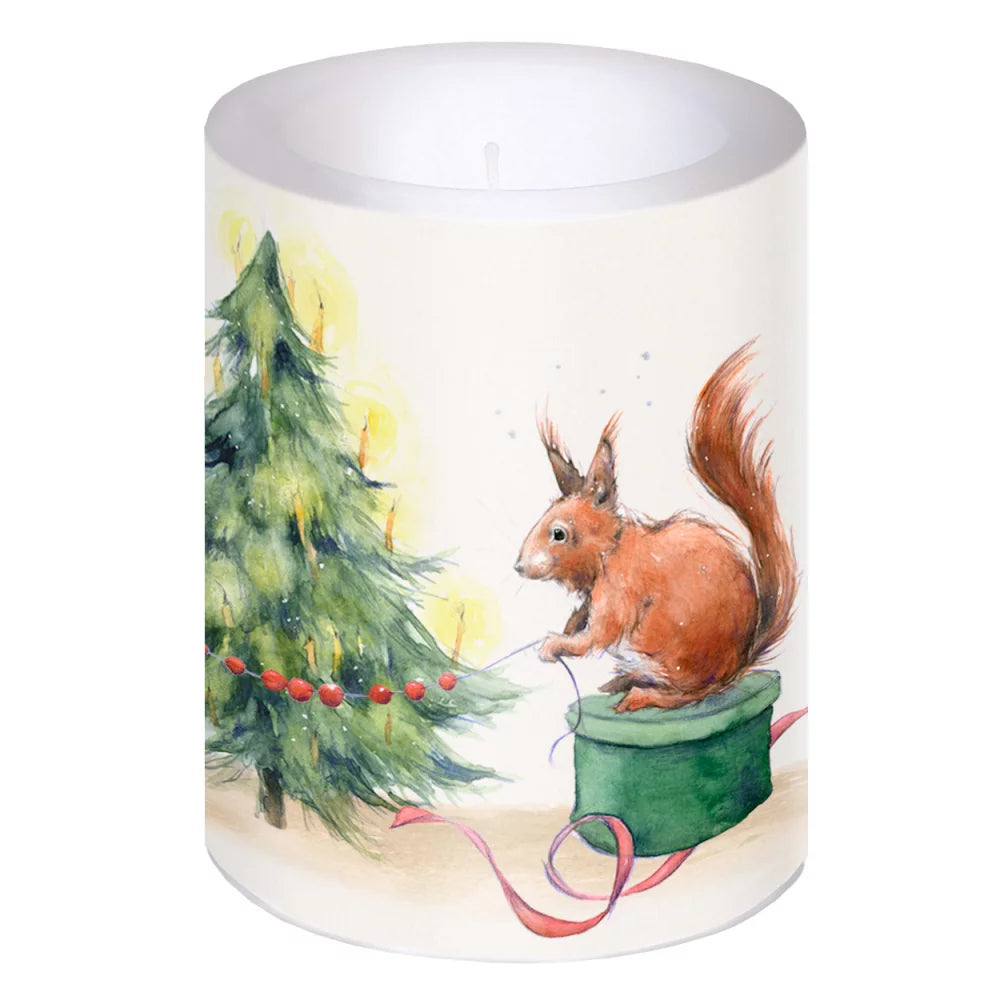 Kleine Kerze Weihnachten mit Eichhörnchen

Artikelnummer: K_44201
GTIN: 4042675442019
Illustration: Sophia Drescher
