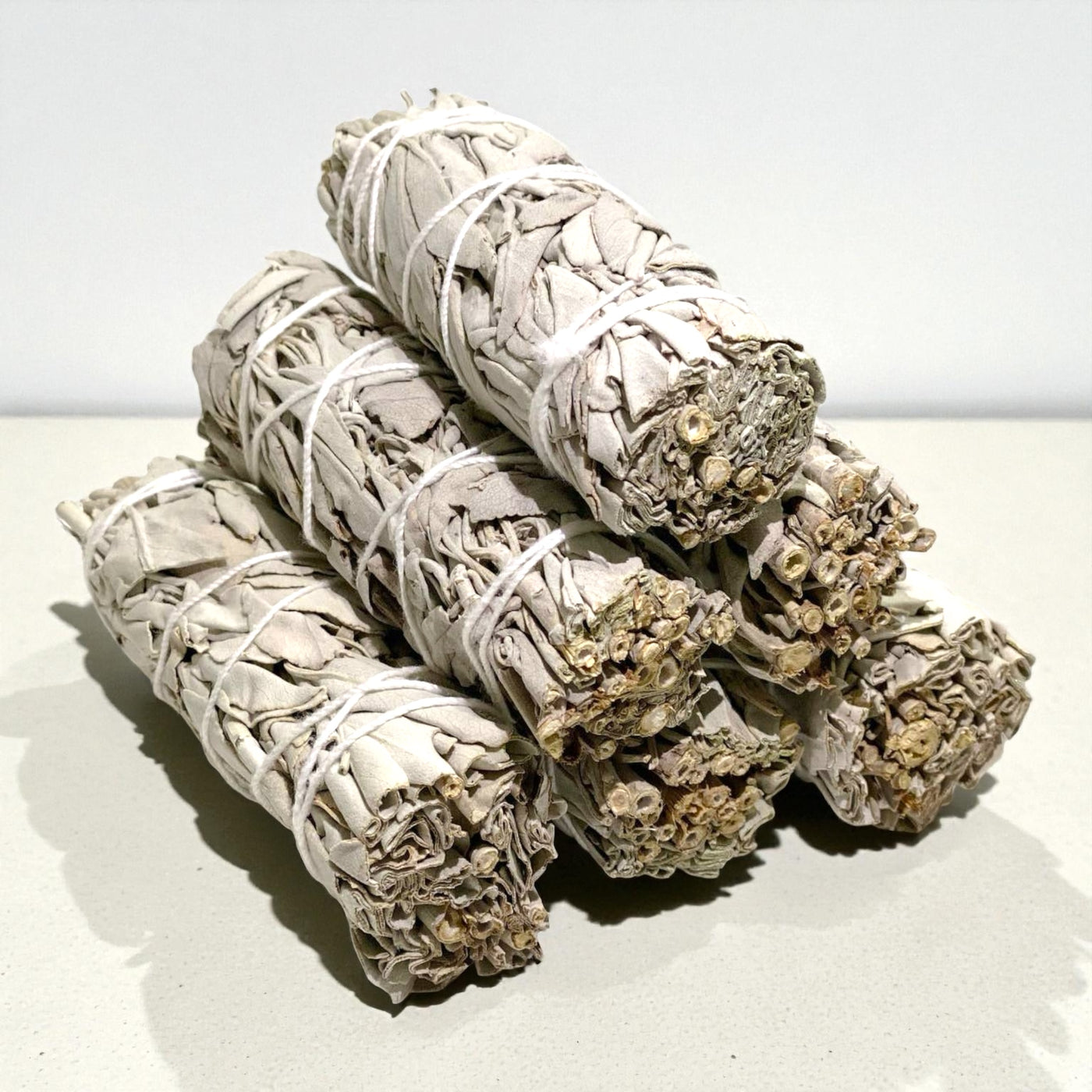 Mehrere Salbeibündel 