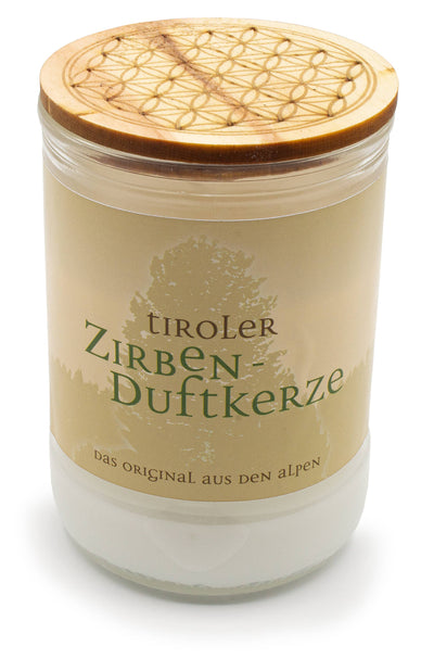 Zirben-Duftkerze aus Tirol im Glas mit Zirbenholzdeckel und 70 Stunden Brenndauer.