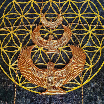 Kleine Halskette Göttin Isis | 24 Karat Gold vergoldet in Dianas Klosterlaedchen