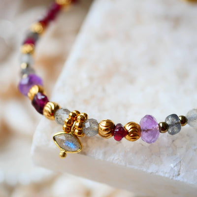GINANDGER - SANCHAR Armband - Granat, Labradorit, Amethyst in Dianas Klosterlaedchen