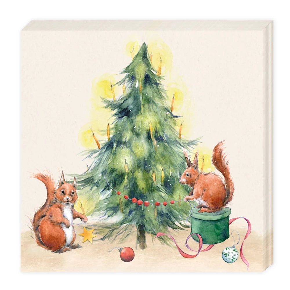 Cocktailservietten mit liebevollem Weihnachtsbaum- und Eichhörnchen-Motiv von Sophia Drescher – festlich und dekorativ für den Weihnachtstisch.