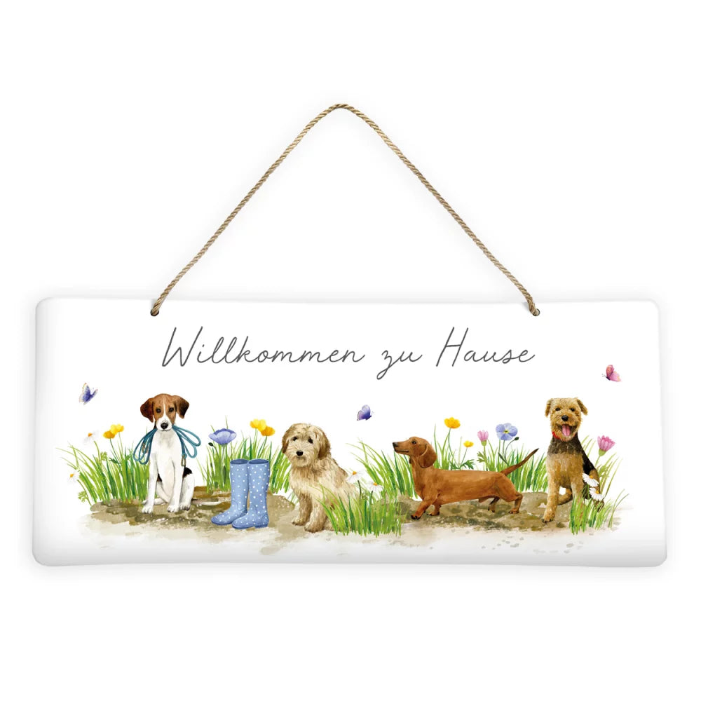Blechschild „Hundespaß – Willkommen zu Hause“ mit vier fröhlichen Hunden, Illustration von Maria Over, Grätz Verlag
