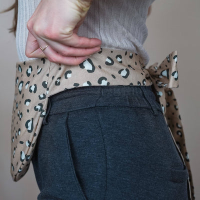 Dinkelkissen zum Umbinden - Bellywrap Leomuster beige - Dianas Klosterlädchen
