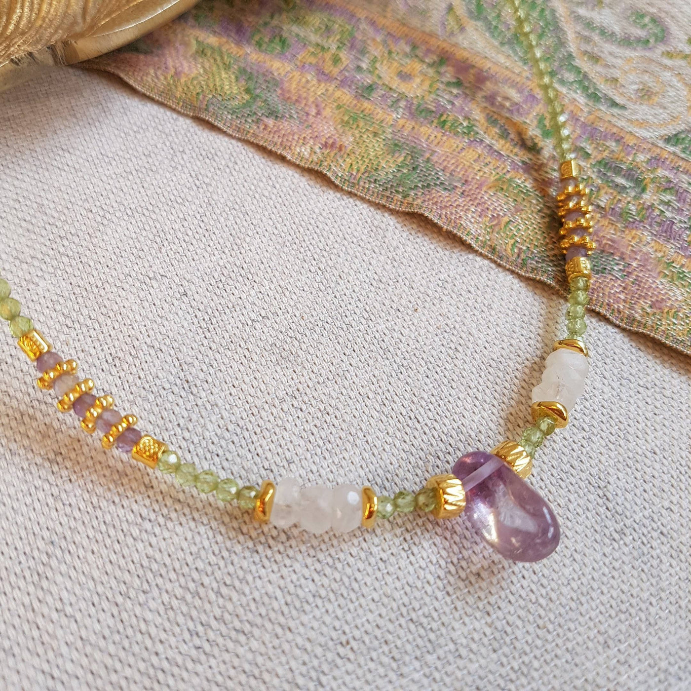 GINANDGER - HALSKETTE PERIDOT - VENUKA - Dianas Klosterlädchen