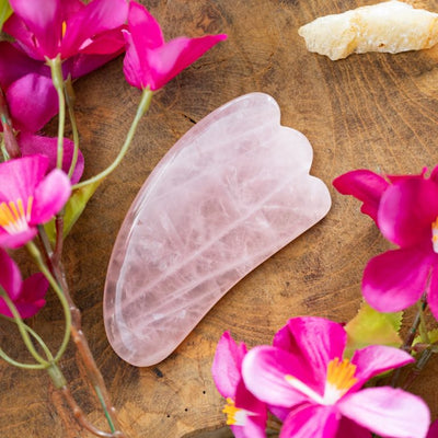 Gua sha Massagestein | Wolke Rosenquarz - Dianas Klosterlädchen