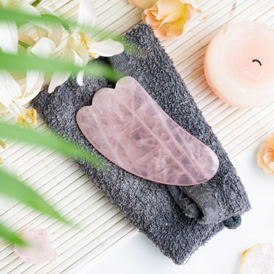Gua sha Massagestein | Wolke Rosenquarz - Dianas Klosterlädchen