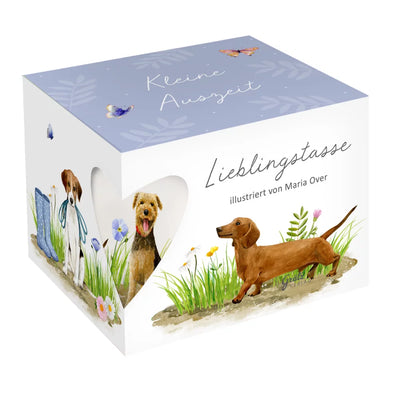 Porzellantasse mit winterlichem Hundemotiv, illustriert von Maria Over – nachhaltige Geschenkverpackung, ideal für Hundefreunde