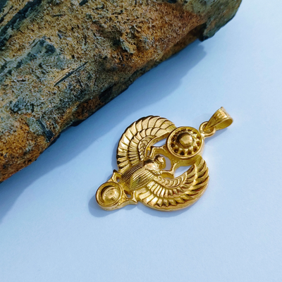 Royal Winged Scarabäus | Anhänger vergoldet - Dianas Klosterlädchen