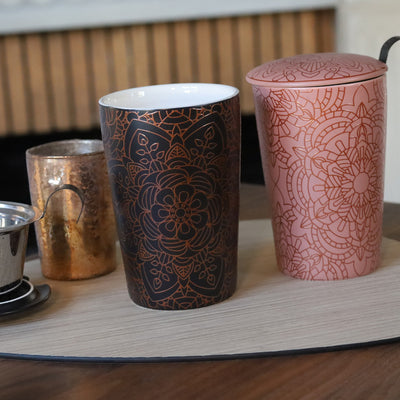 TEAEVE Mandala hell | Porzellanbecher mit Edelstahlsieb - Dianas Klosterlädchen