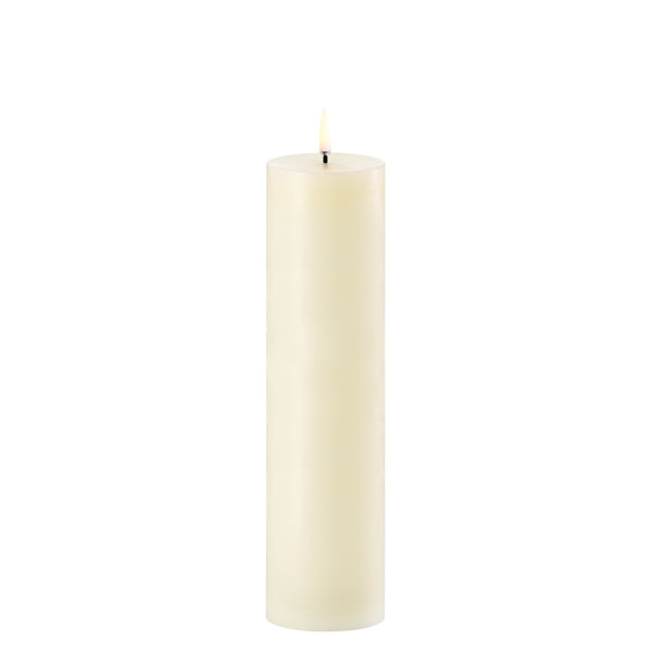 LED-Kerze Pillar Candle 5,8x25cm - Dianas Klosterlädchen