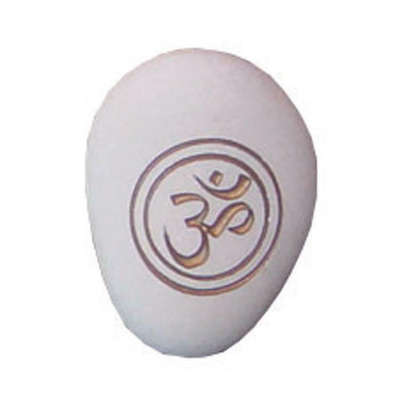 Flussstein"Om in Kreisen" in weiß/gold 5cm - Dianas Klosterlädchen