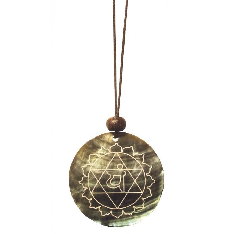 Muschelschmuck mit Gravur "Anahatam Chakra" 4cm - Dianas Klosterlädchen