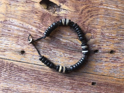 Schwarzes Kokos, Hämatit-Hakenarmband für Männer | PEACOCK GROUPER. @klosterlaedchen.com