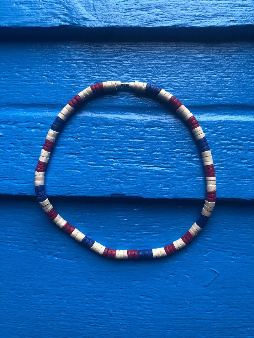 Halskette aus weiß-blauem Kokosholz | ROSBIFS - Dianas Klosterlädchen