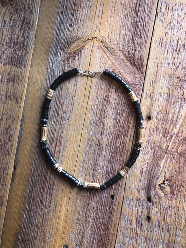 Schwarze, braune Hämatit-Haken-Halskette aus Holz für Herren | PANDA. @klosterlaedchen.com